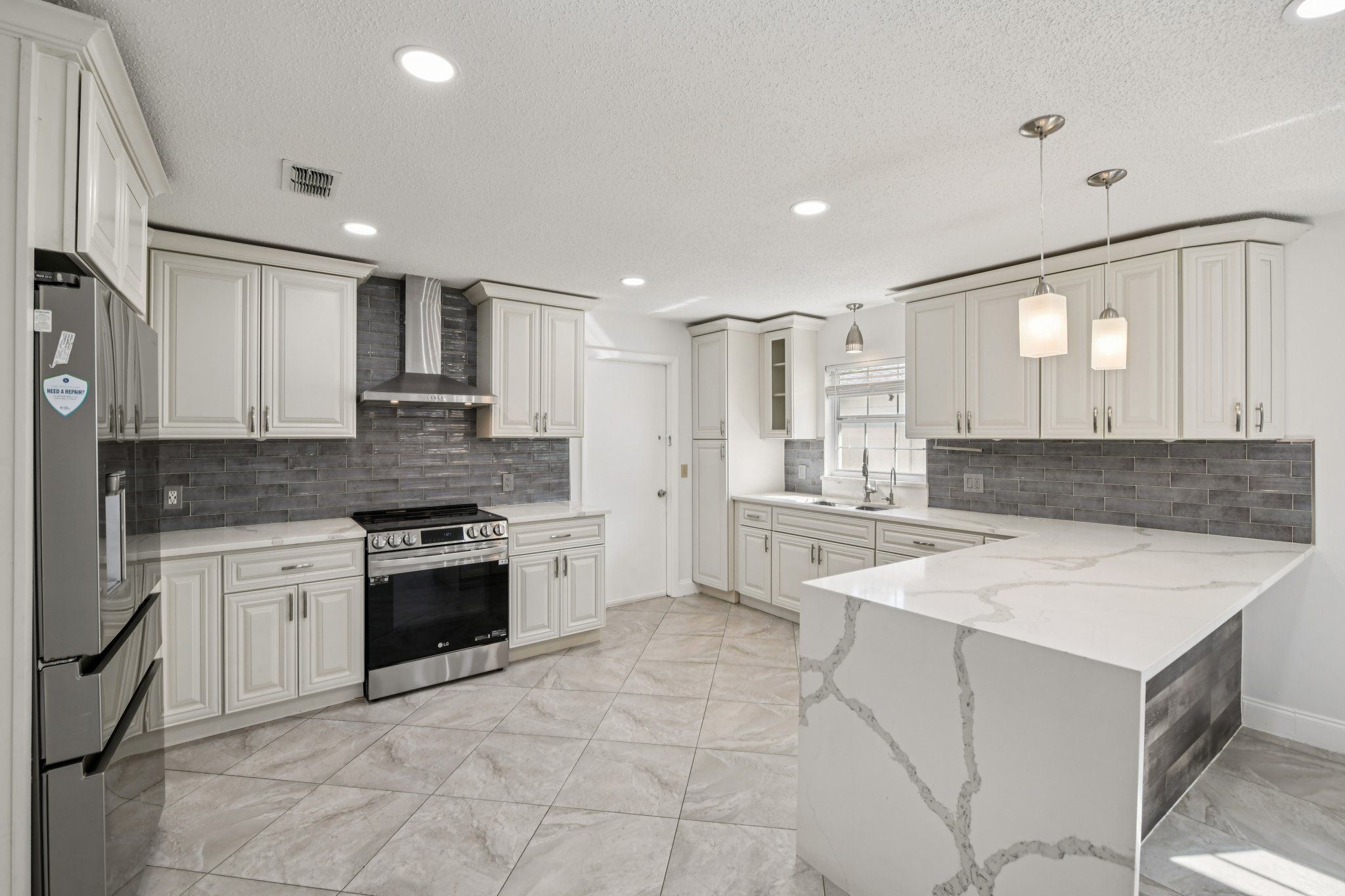 Knottypine Ave-S2911-009.jpg