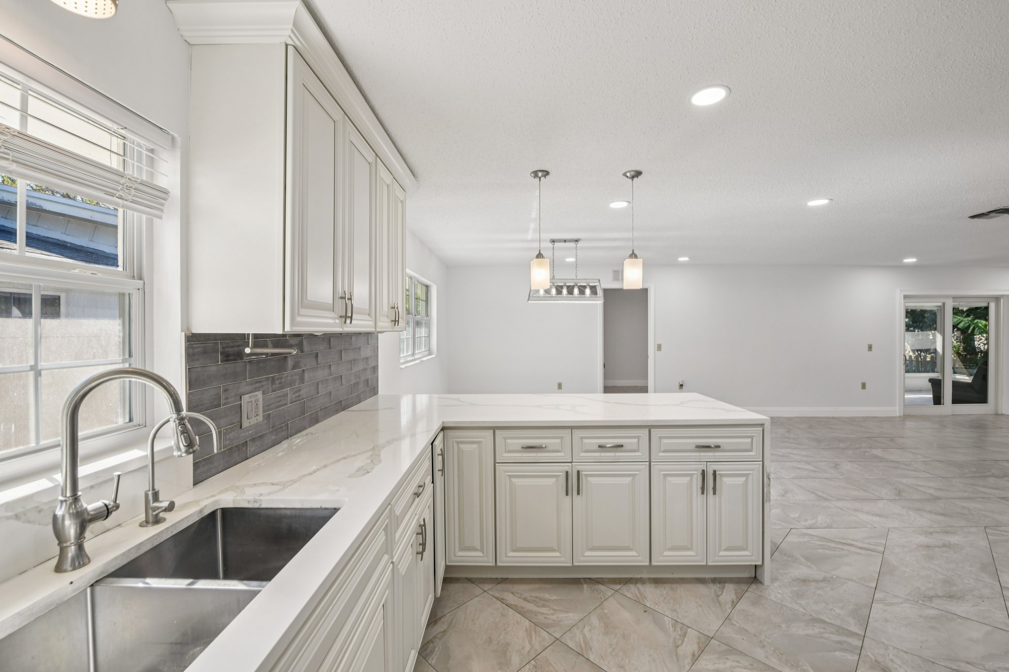 Knottypine Ave-S2911-010.jpg