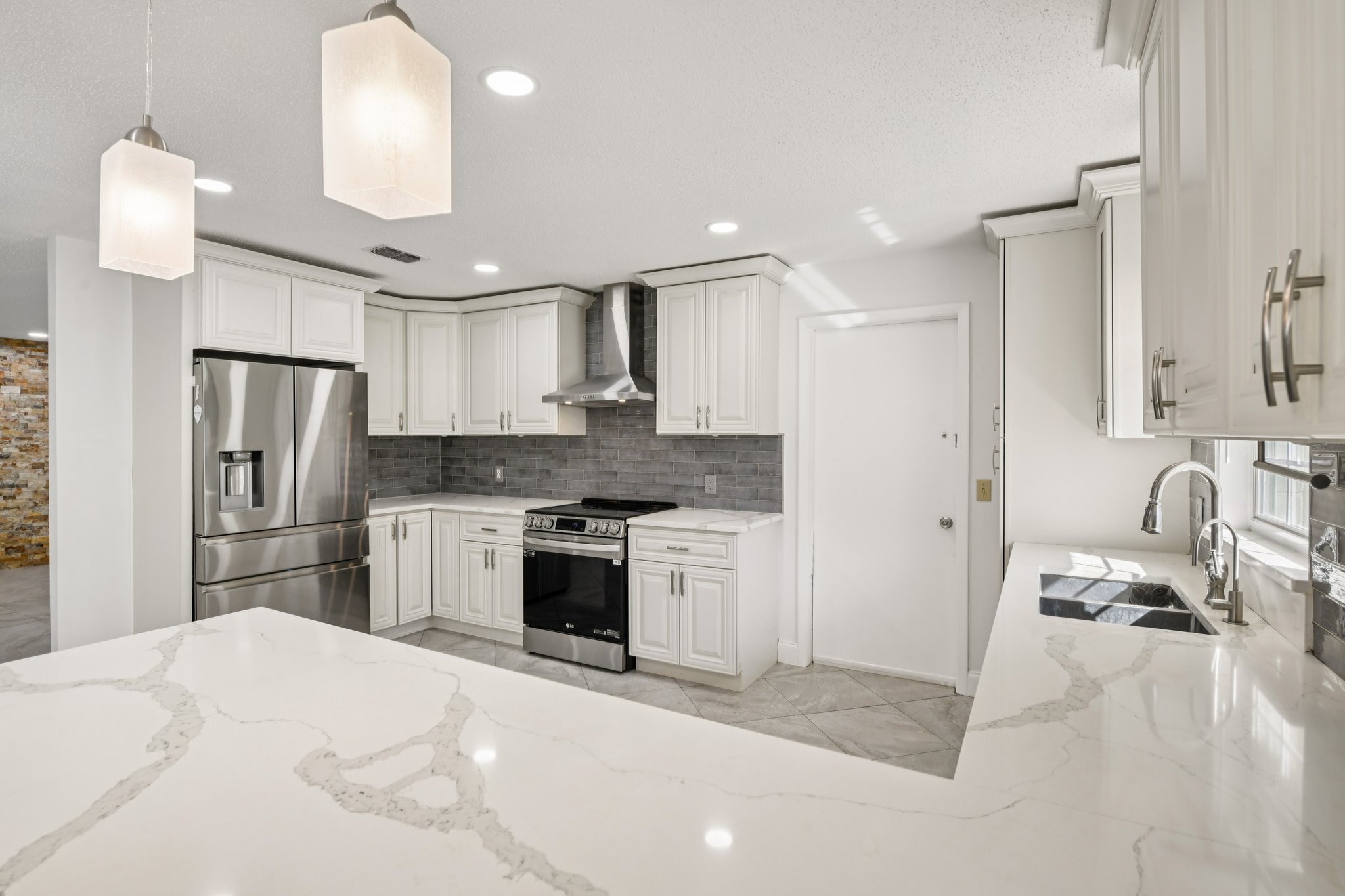 Knottypine Ave-S2911-012.jpg