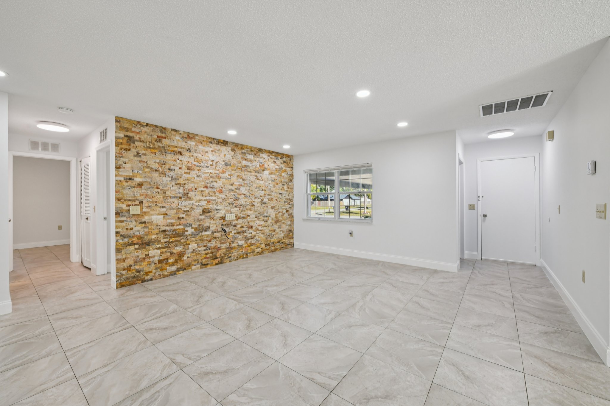 Knottypine Ave-S2911-014.jpg