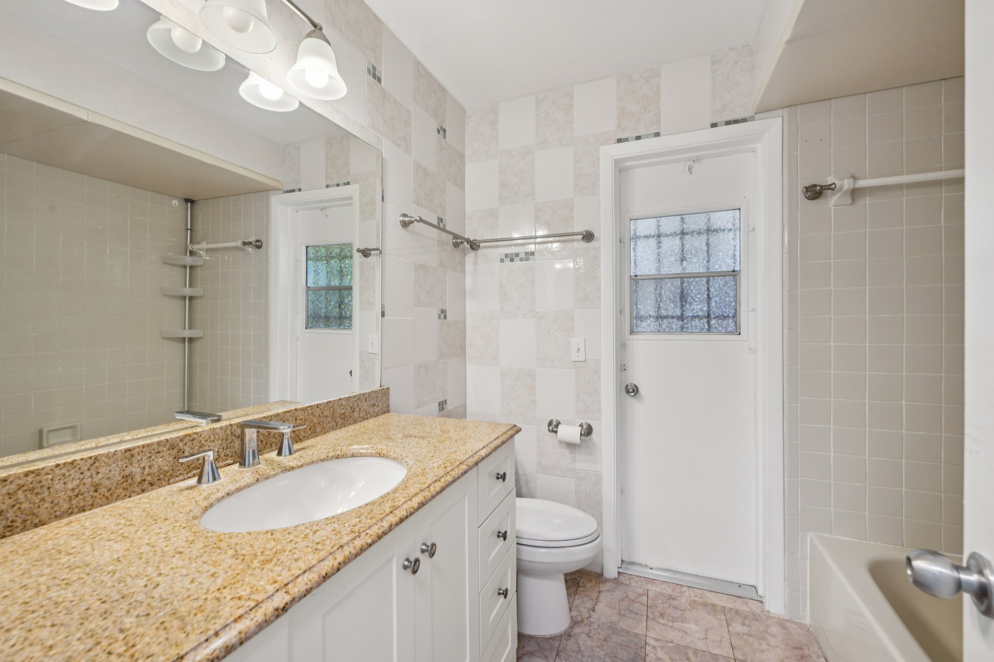 Knottypine Ave-S2911-015.jpg