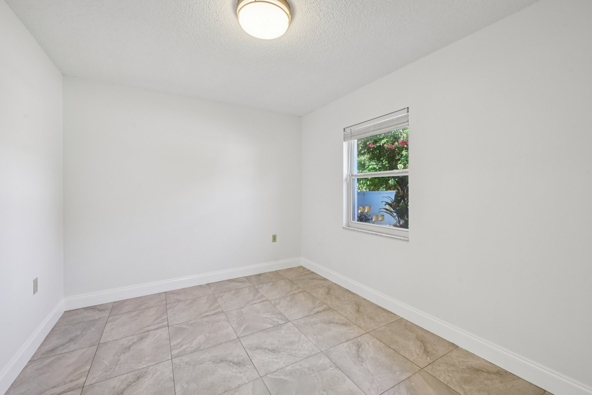 Knottypine Ave-S2911-017.jpg