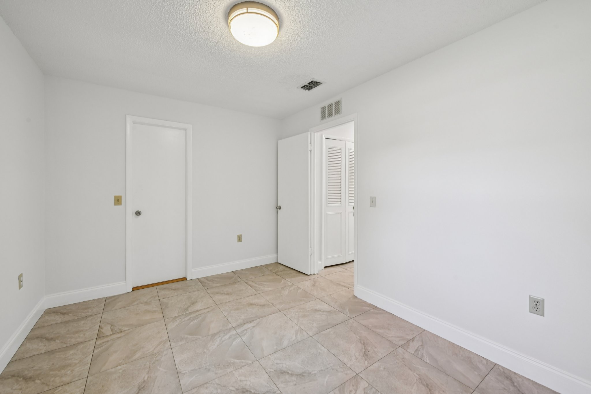 Knottypine Ave-S2911-019.jpg