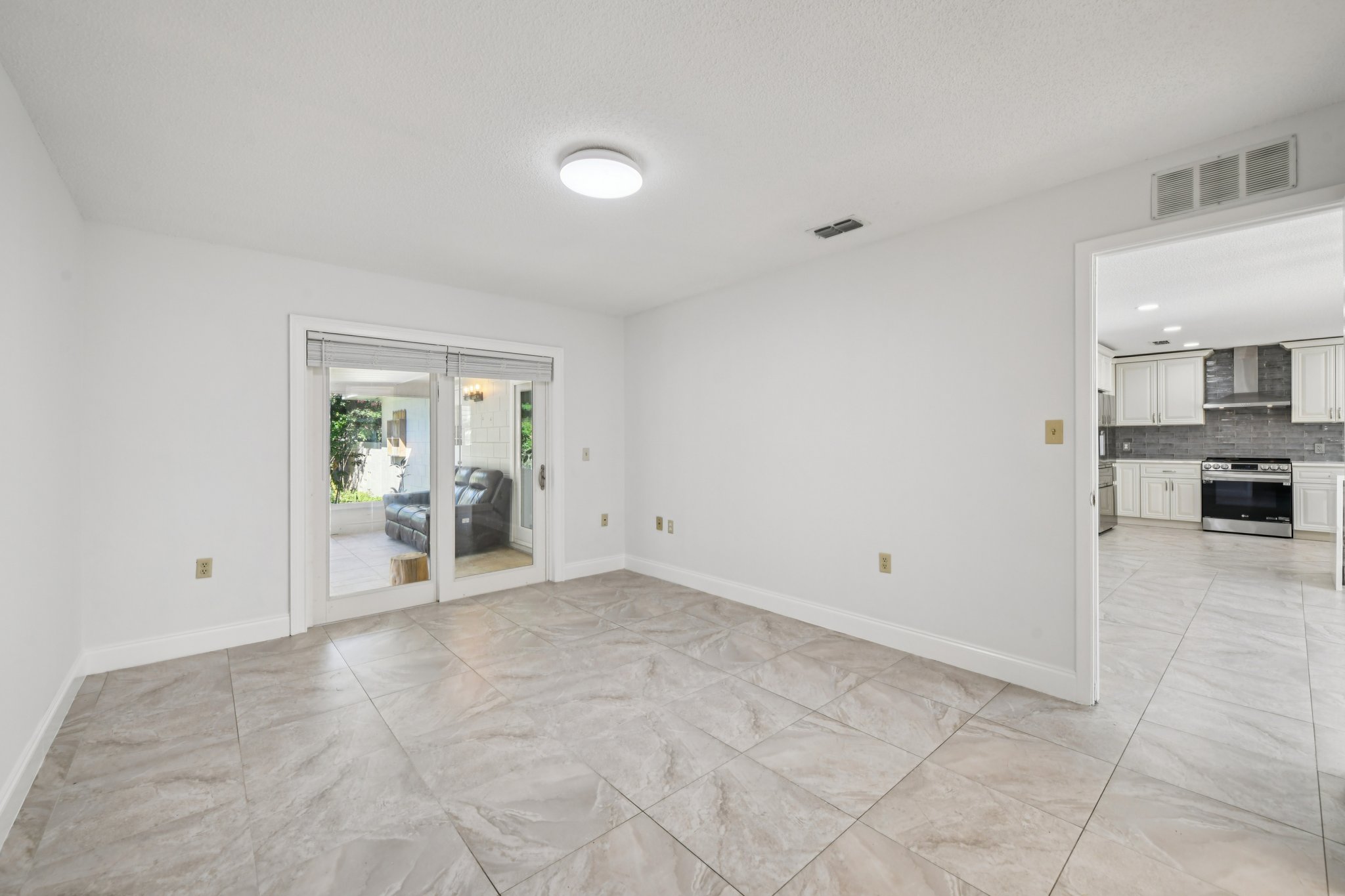 Knottypine Ave-S2911-024.jpg