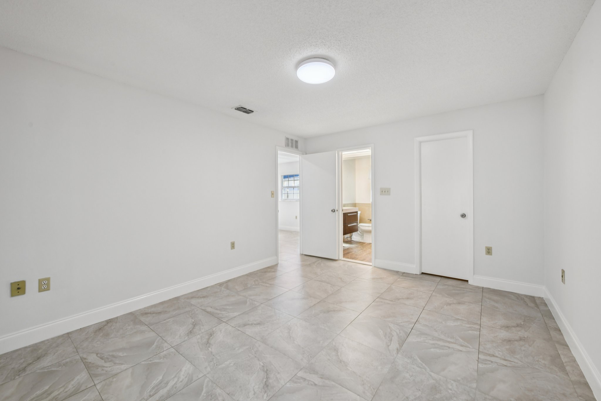 Knottypine Ave-S2911-025.jpg