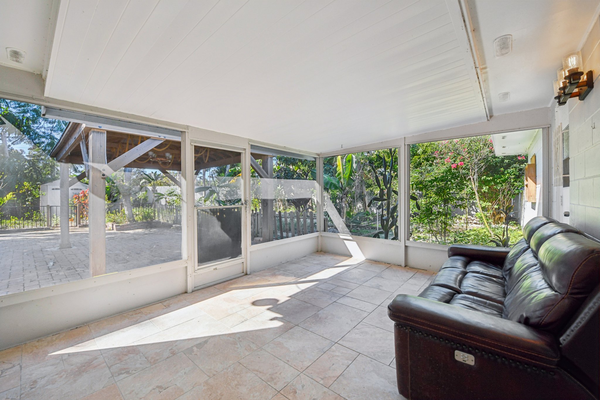 Knottypine Ave-S2911-029.jpg