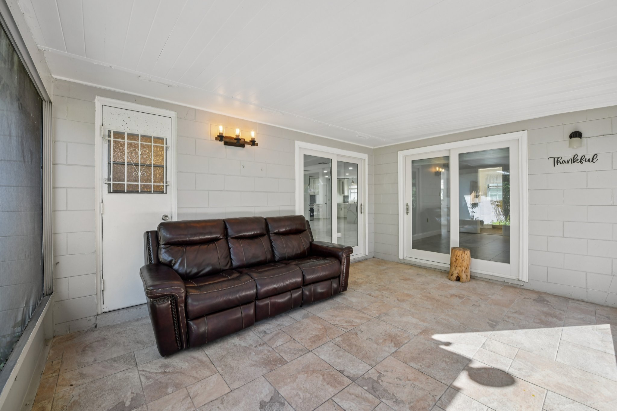 Knottypine Ave-S2911-031.jpg