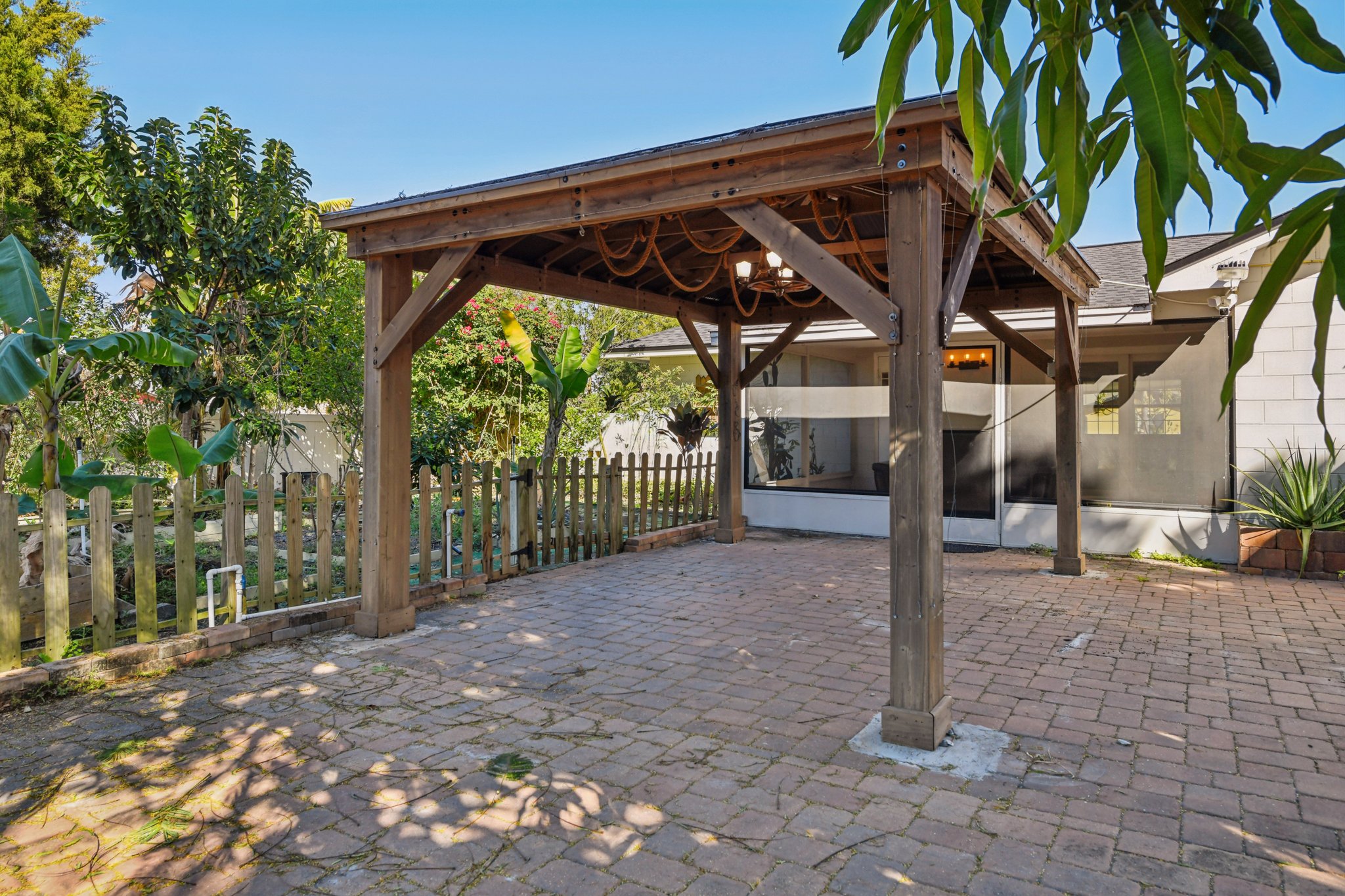 Knottypine Ave-S2911-034.jpg