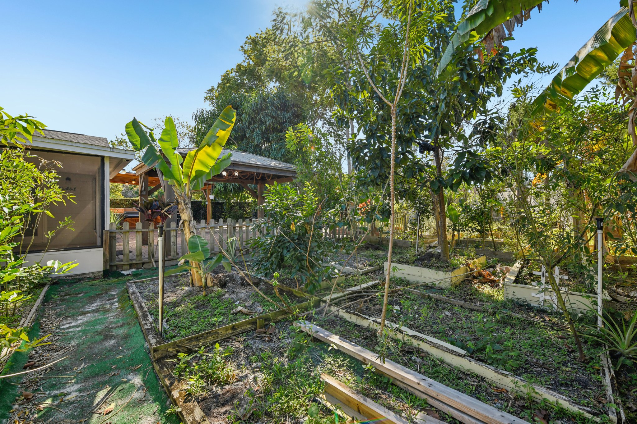 Knottypine Ave-S2911-038.jpg