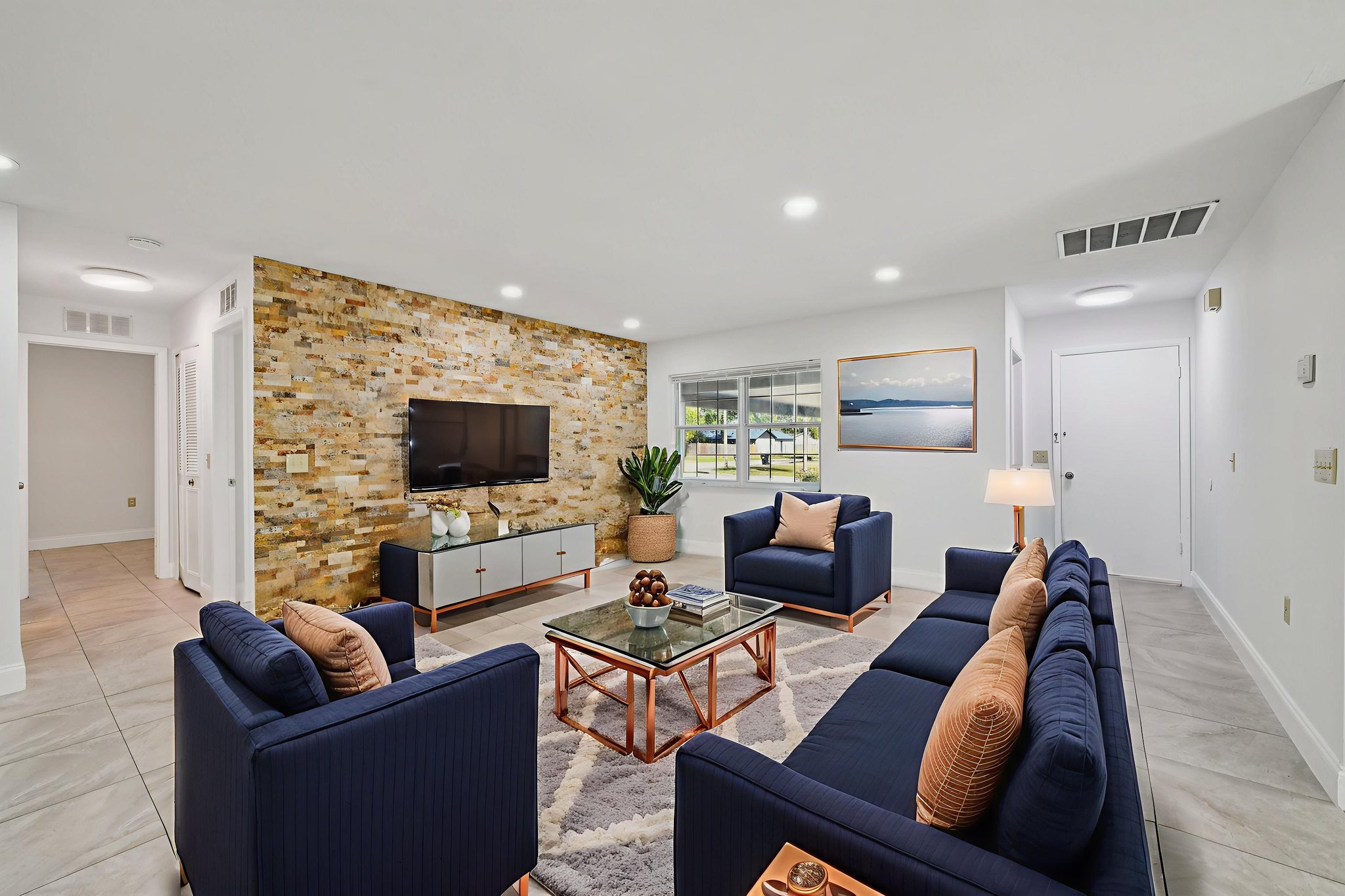 Knottypine Ave-S2911-014 virtually staged.jpeg