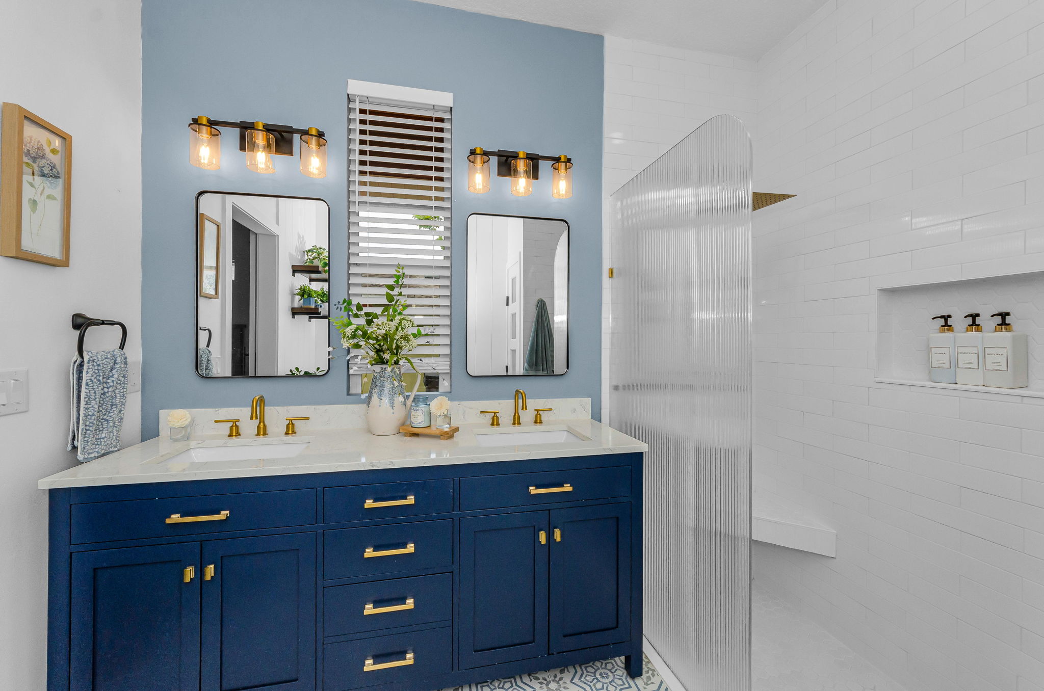 Primary Bathroom1c