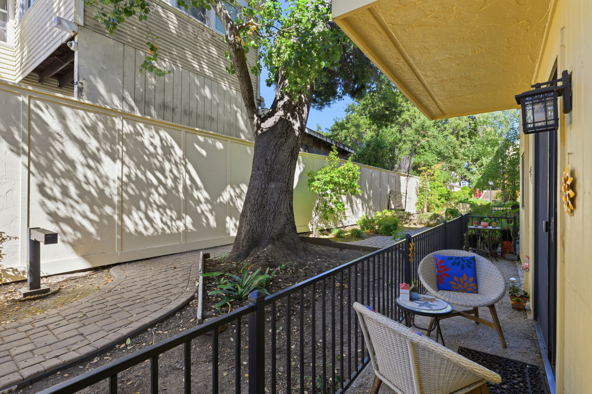 022_F8_324 Catalpa St 120