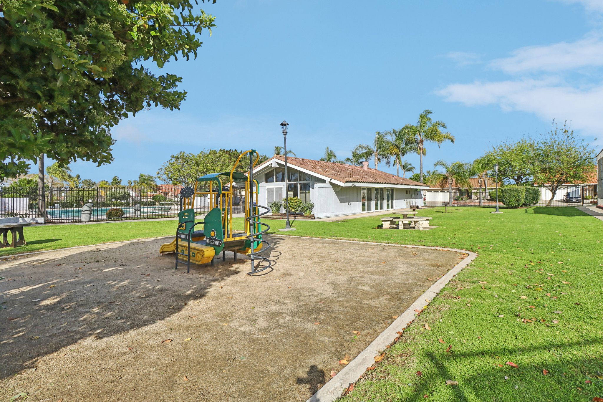 Countrywood Ln-1902-907.jpg