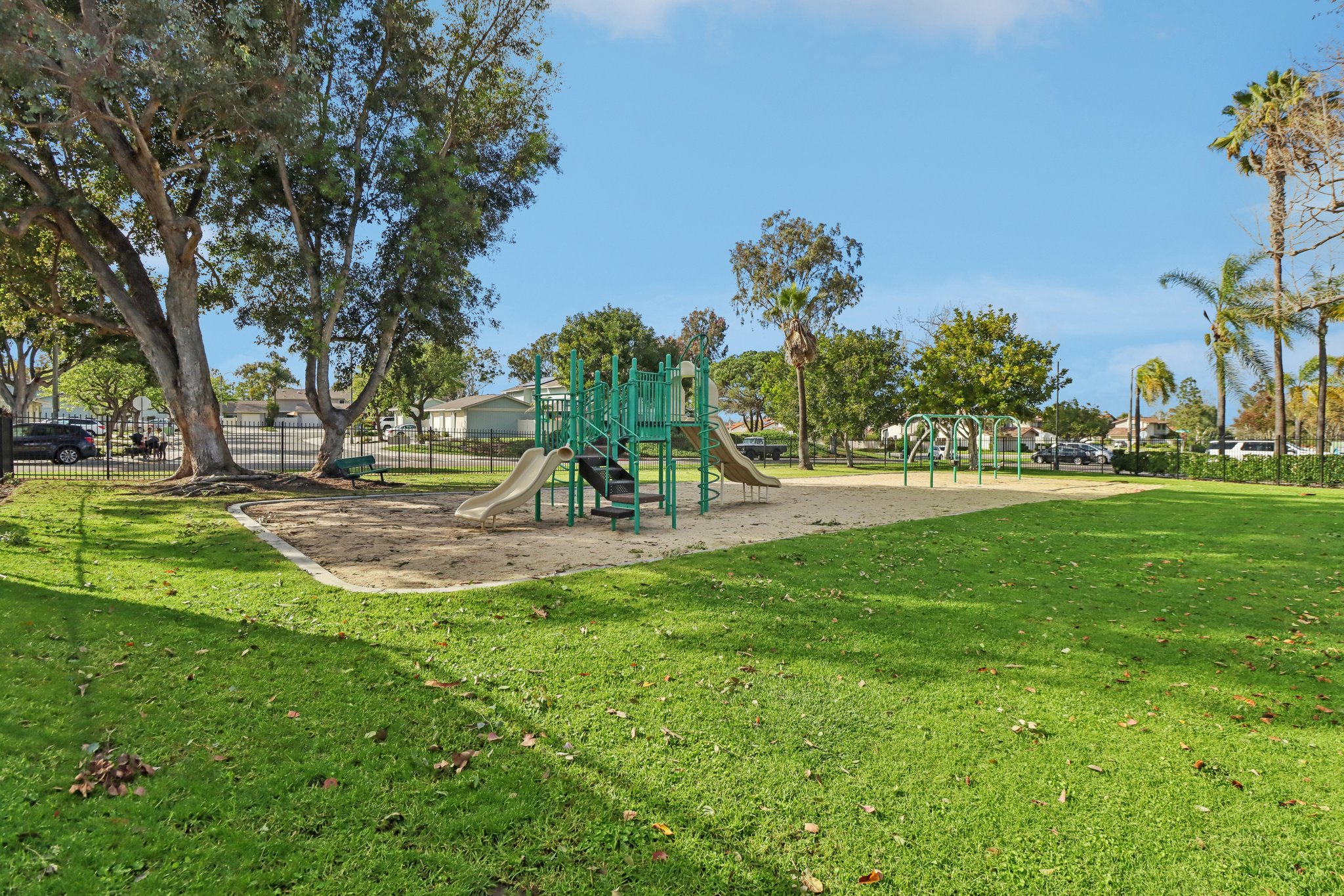 Countrywood Ln-1902-908.jpg