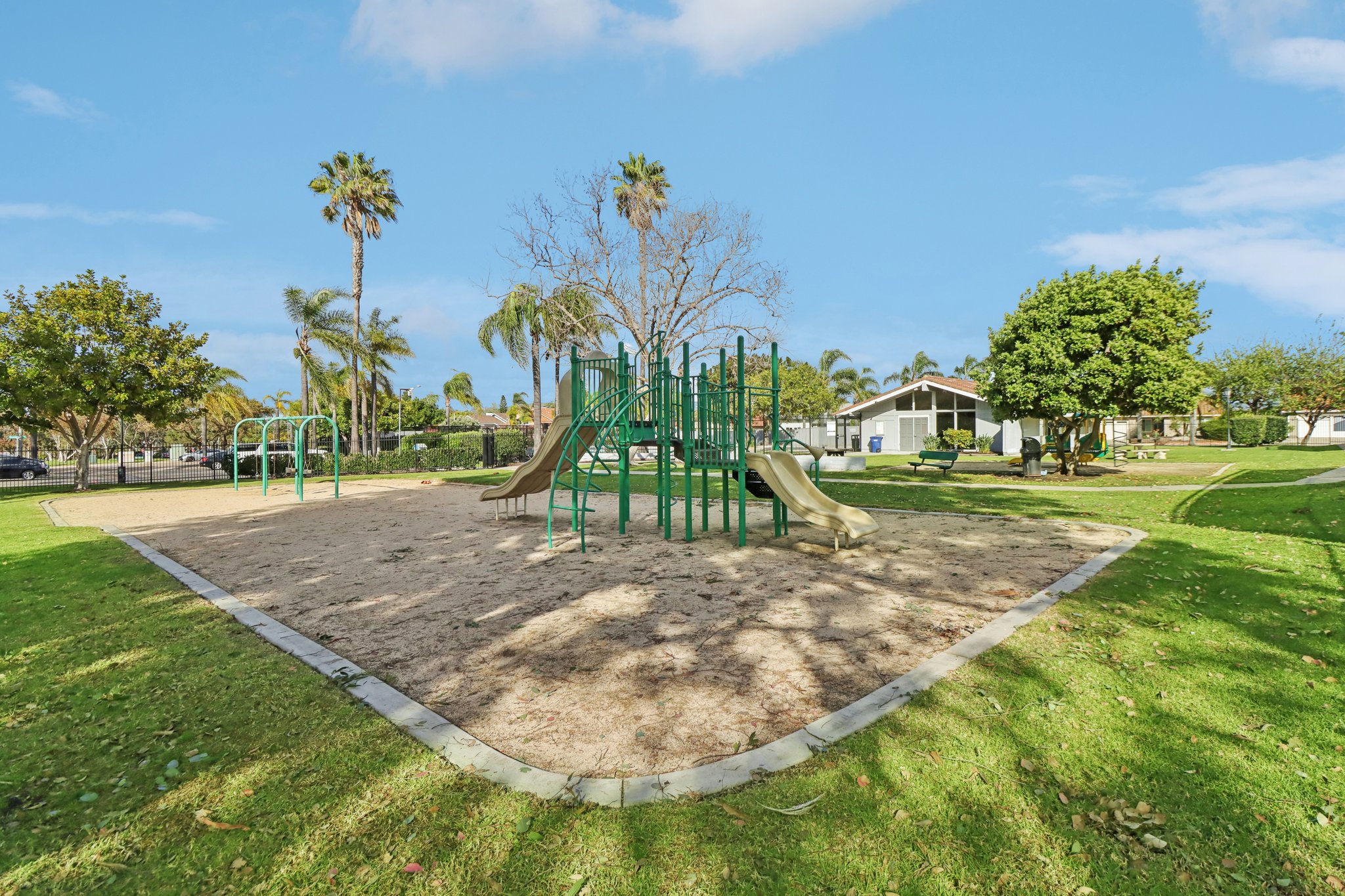 Countrywood Ln-1902-909.jpg