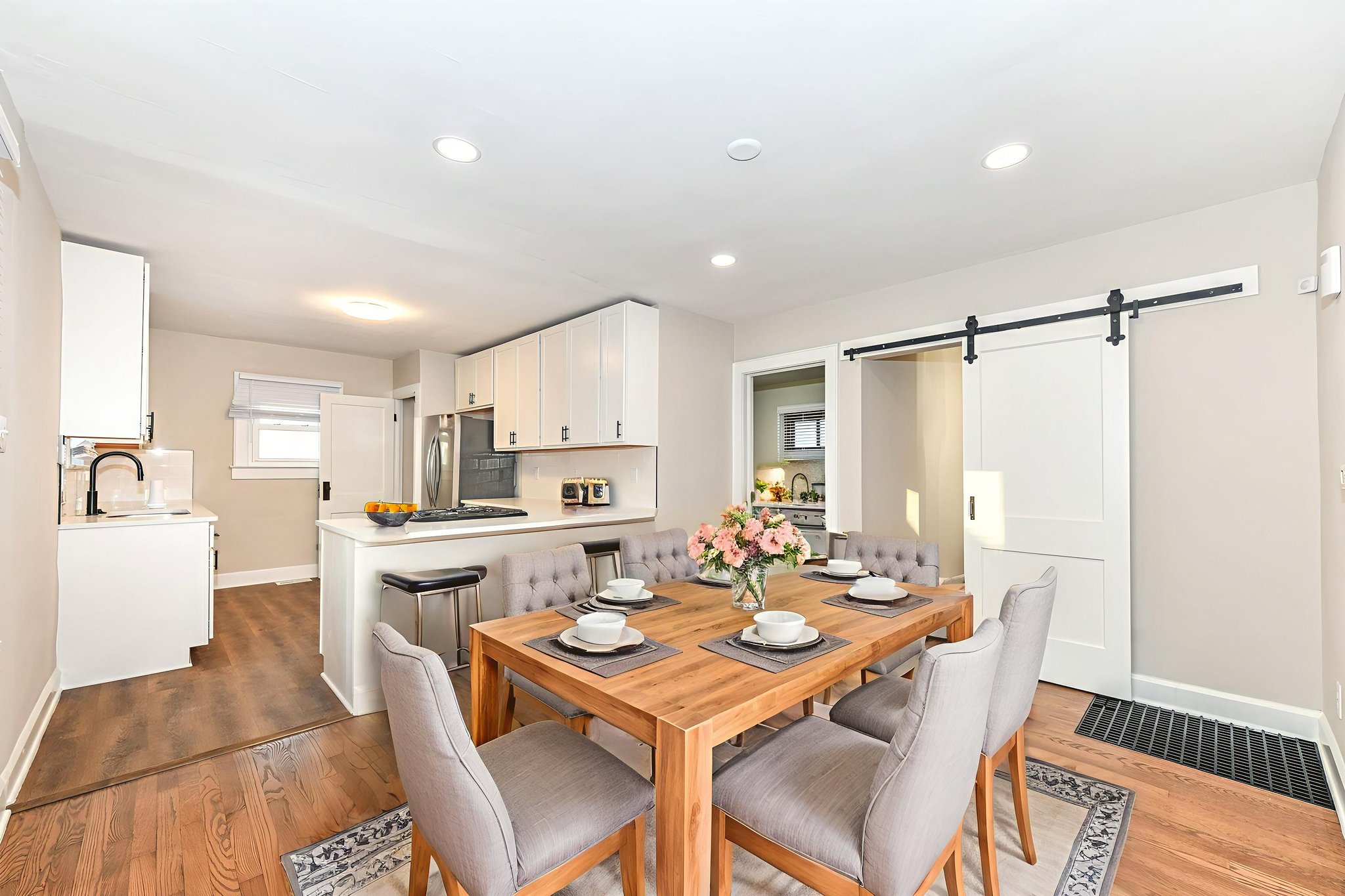 DSC_1466 virtually staged.jpeg