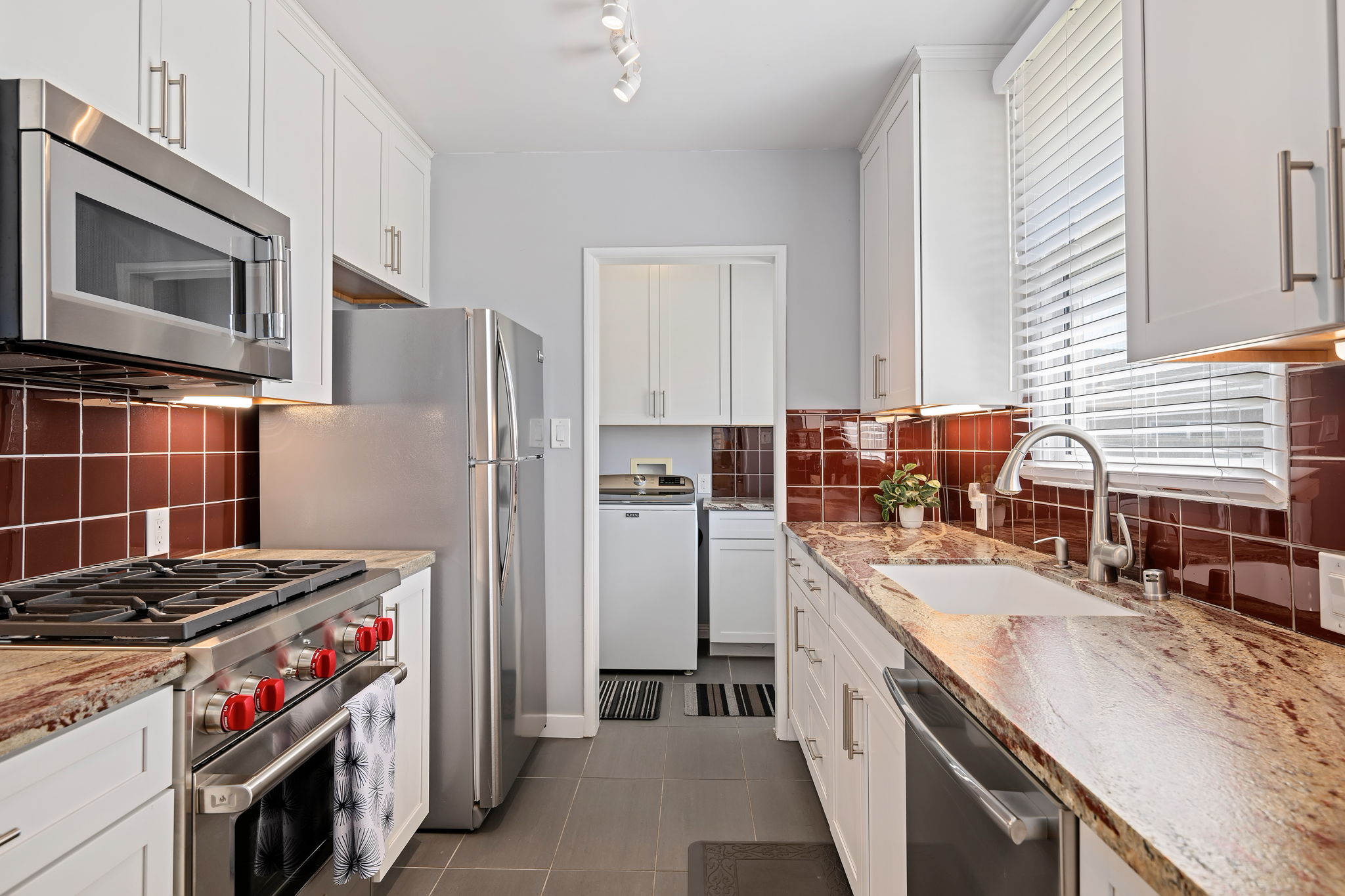 08 - Kitchen