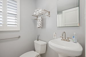 13 - Bathroom