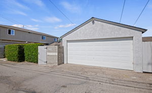 21 - Garage