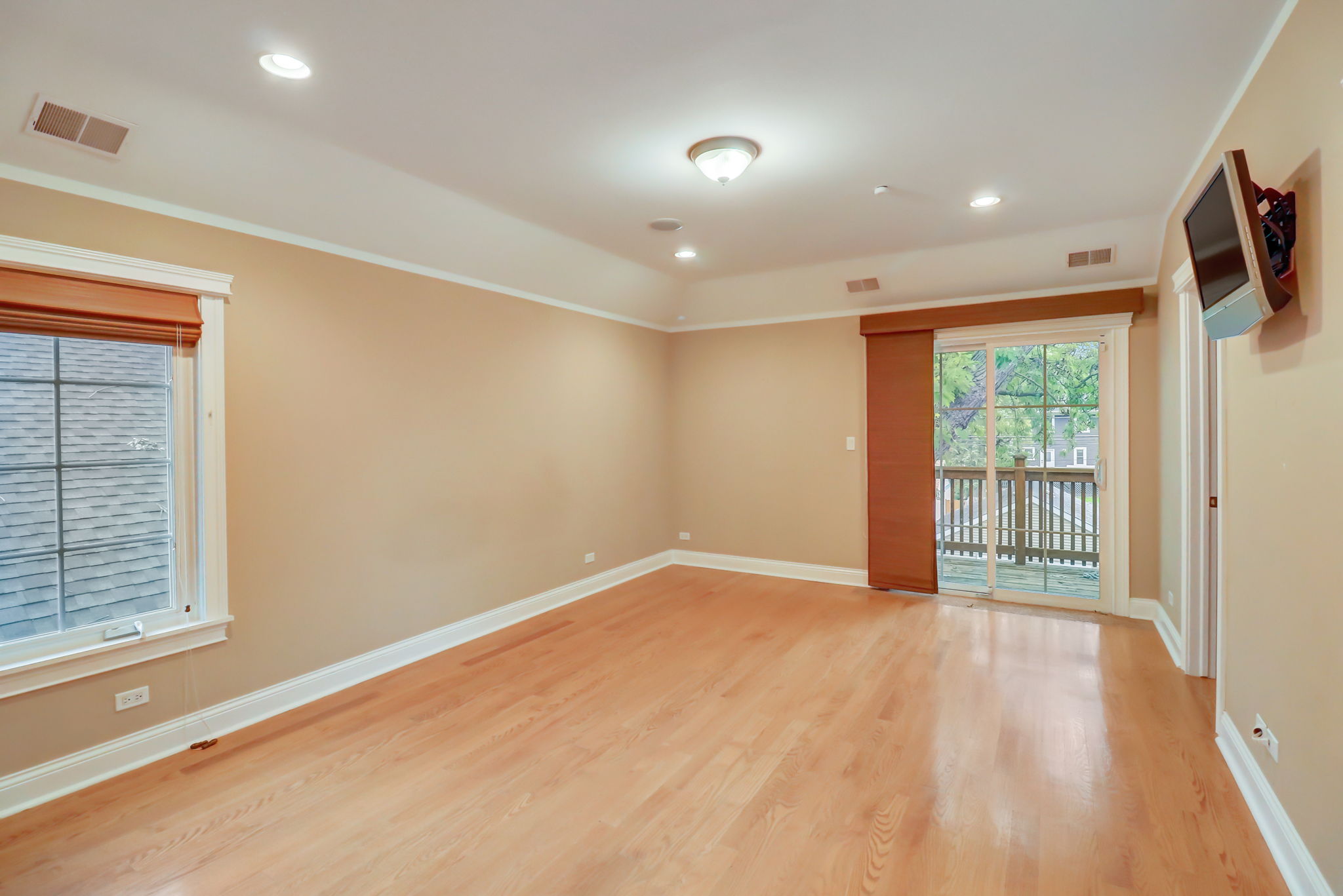 N Taylor Ave-025