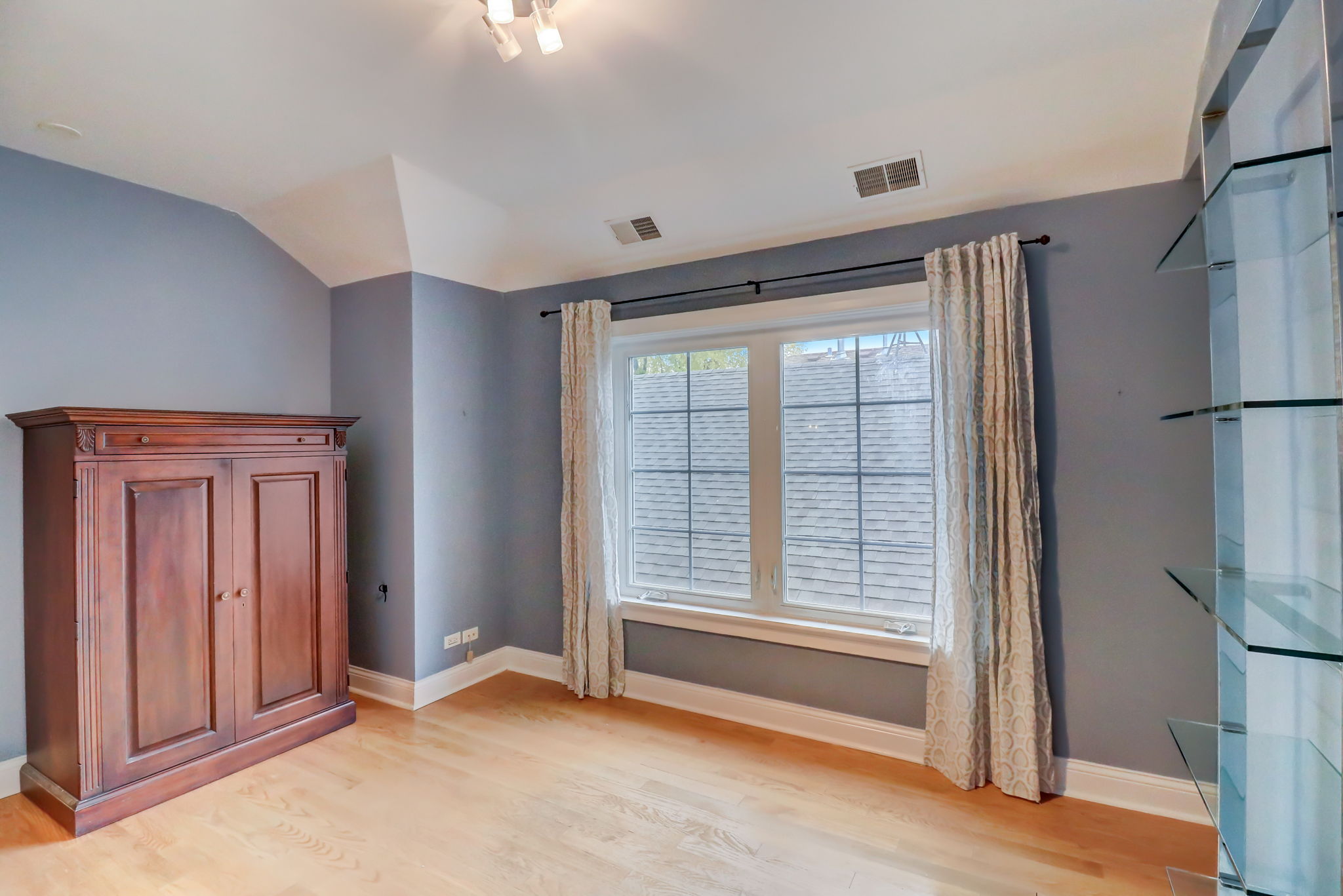 N Taylor Ave-030