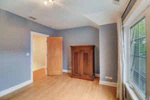 N Taylor Ave-031
