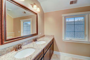 N Taylor Ave-058
