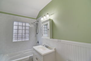N Taylor Ave-052