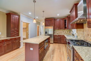 N Taylor Ave-023