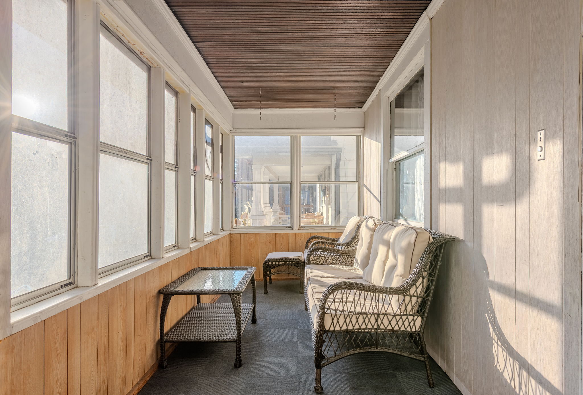 Front Porch/Entrance