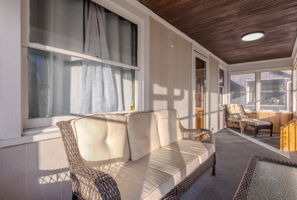 Front Porch/Entrance