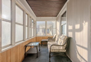 Front Porch/Entrance