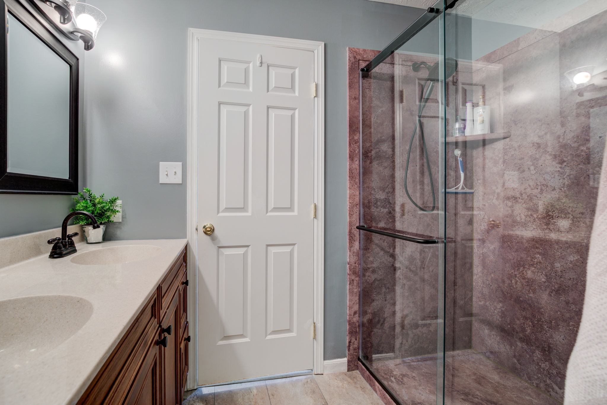 20 Upper Bedroom1 En Suite Bathroom