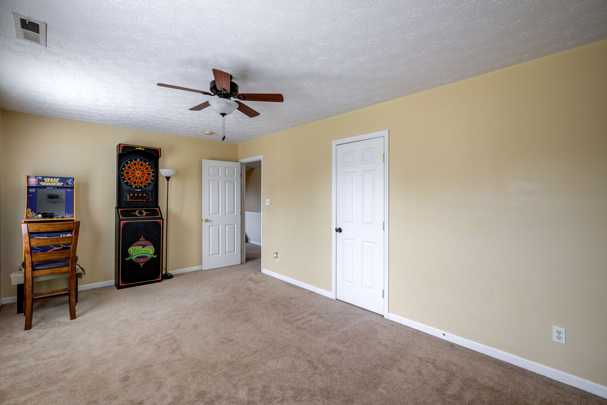 24 Upper Bedroom2