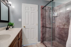 20 Upper Bedroom1 En Suite Bathroom