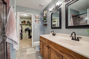 19 Upper Bedroom1 En Suite Bathroom
