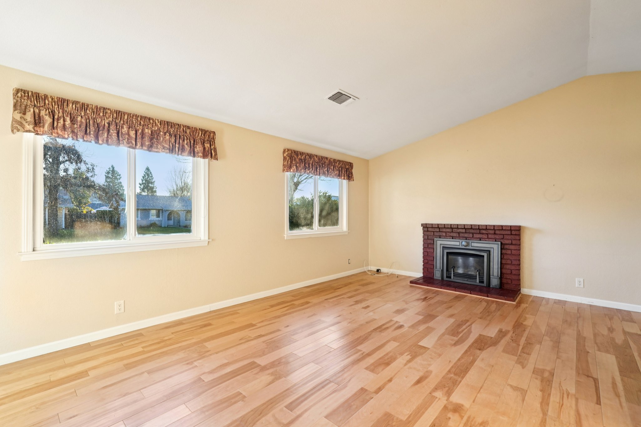 Woodside Cir-S0602-003.jpg