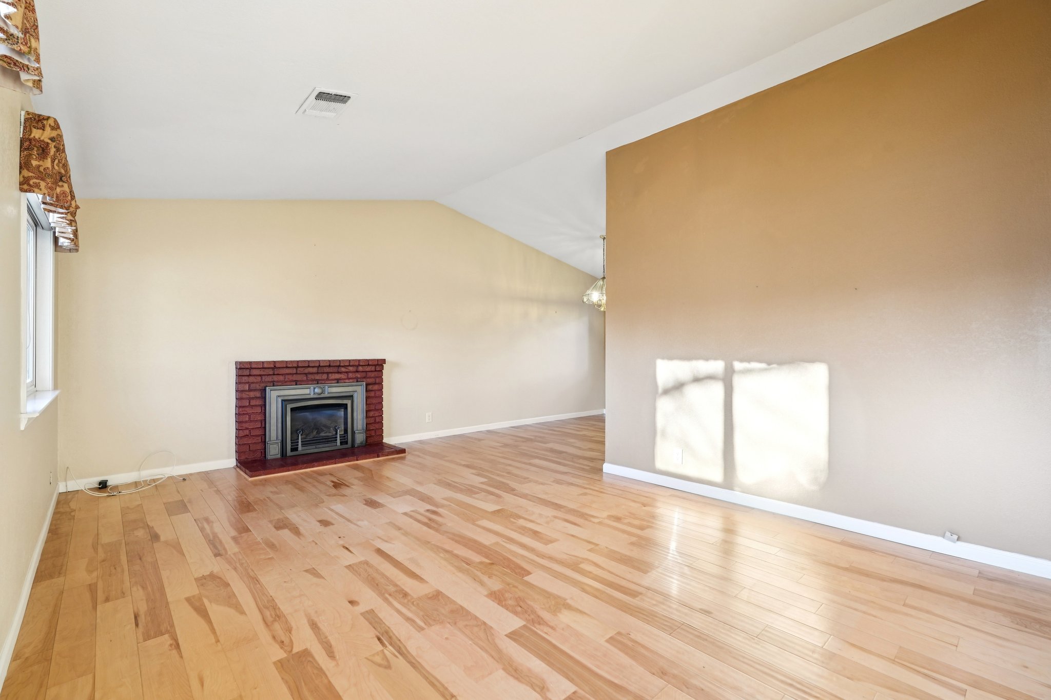 Woodside Cir-S0602-005.jpg