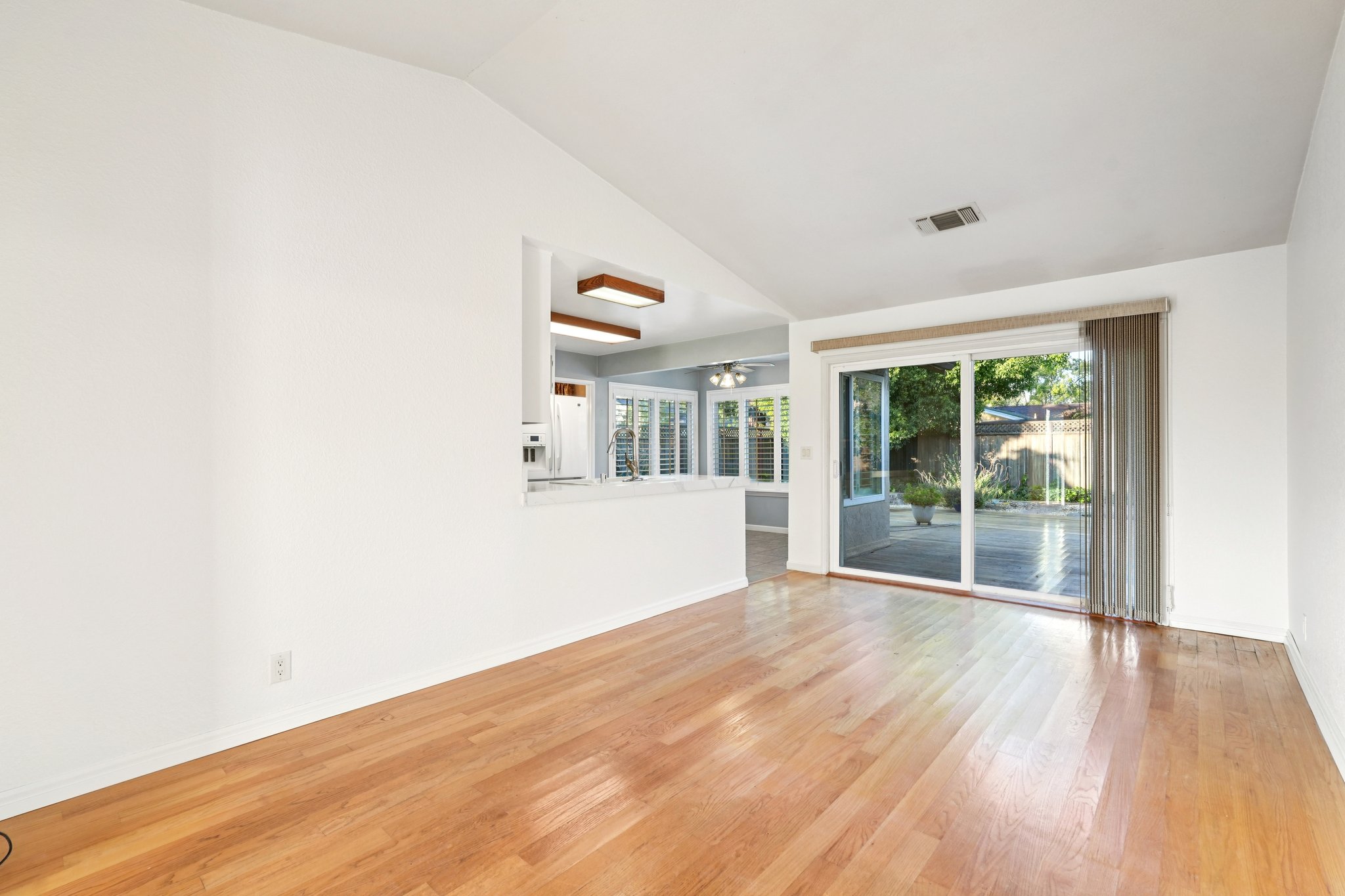 Woodside Cir-S0602-006.jpg