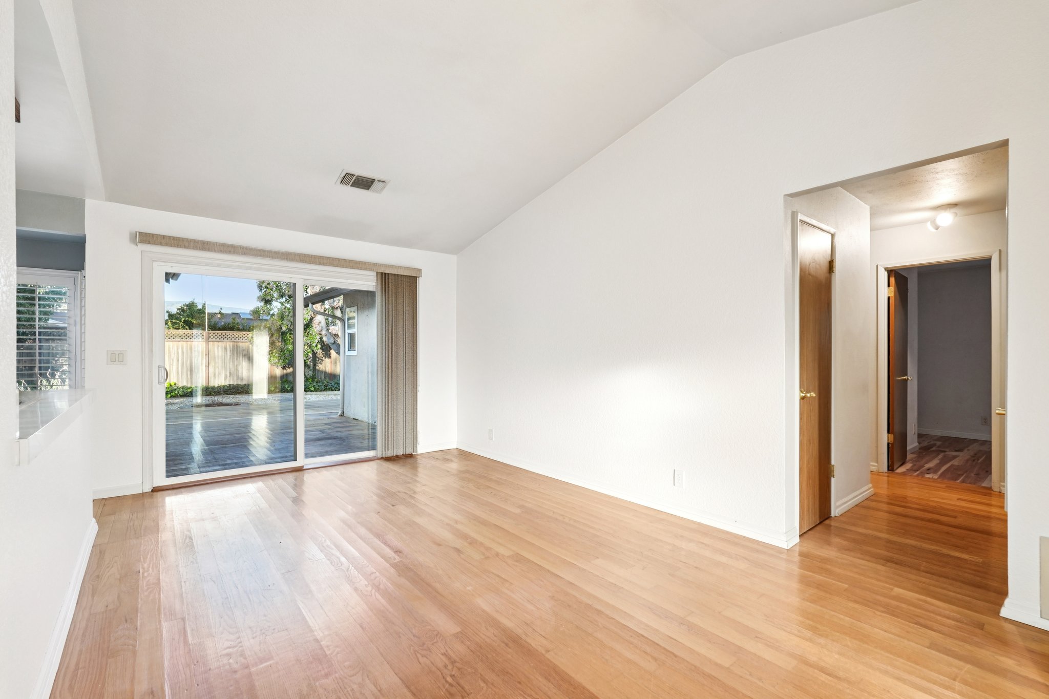 Woodside Cir-S0602-007.jpg