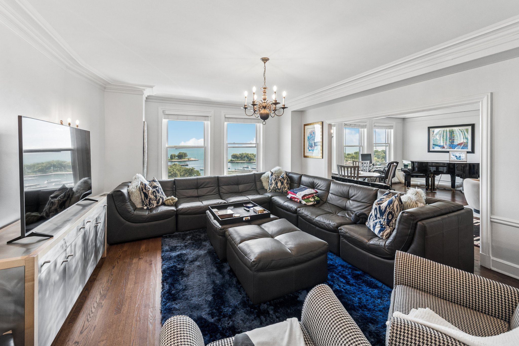 3240 N Lake Shore Dr_005.jpg