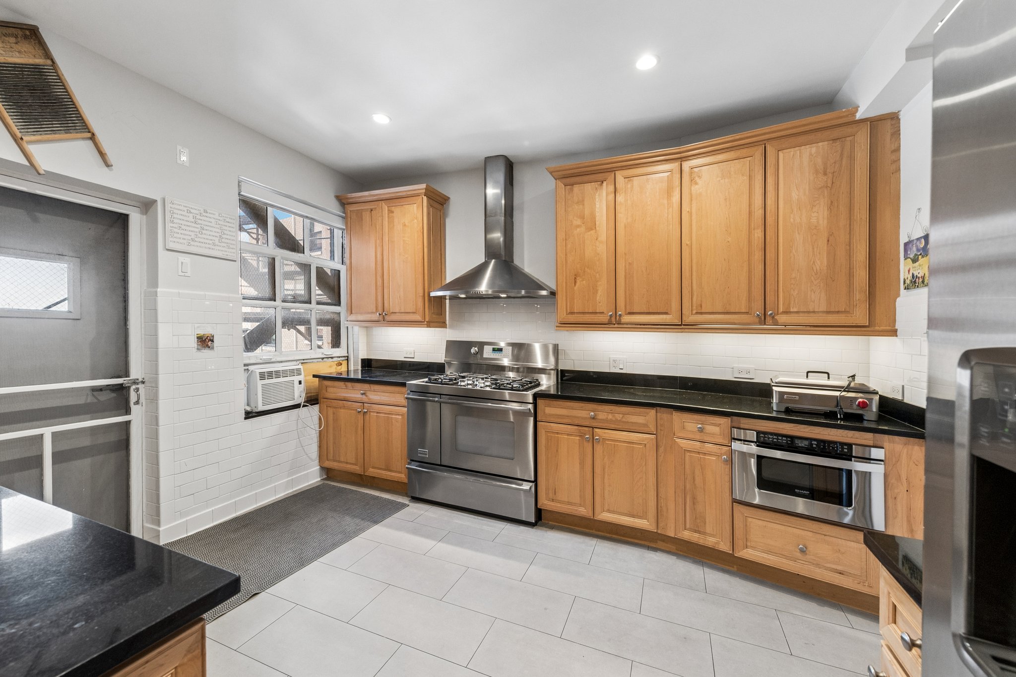 3240 N Lake Shore Dr_014.jpg