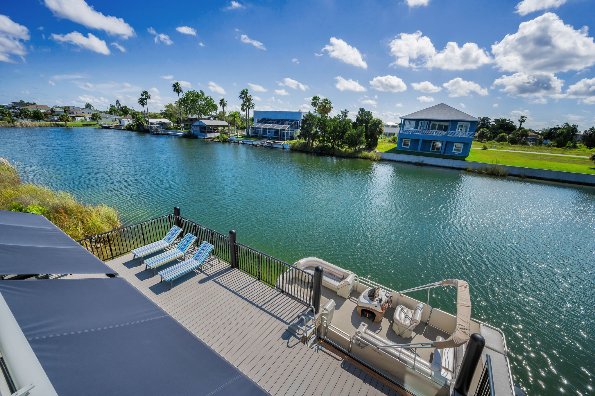 Living Room Balcony View5