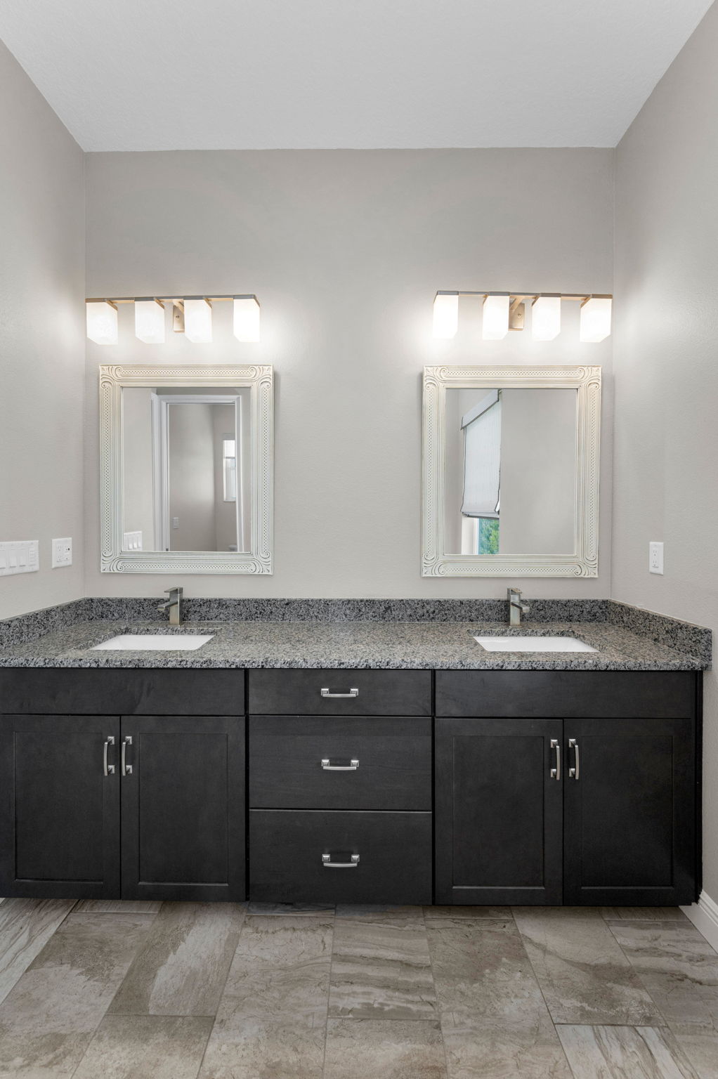 Primary Bathroom1e