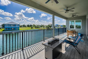 Living Room Balcony3