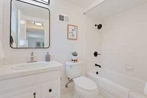 30 - Guest Studio - Bathroom