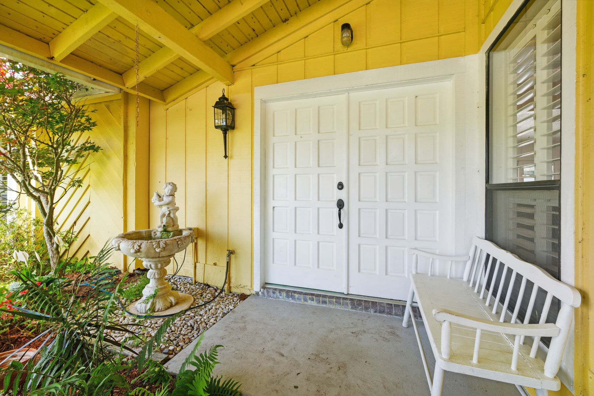 Front Porch/Entrance