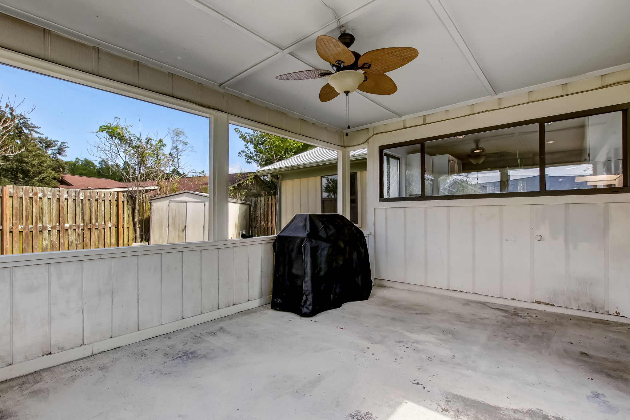 Screened-in Porch