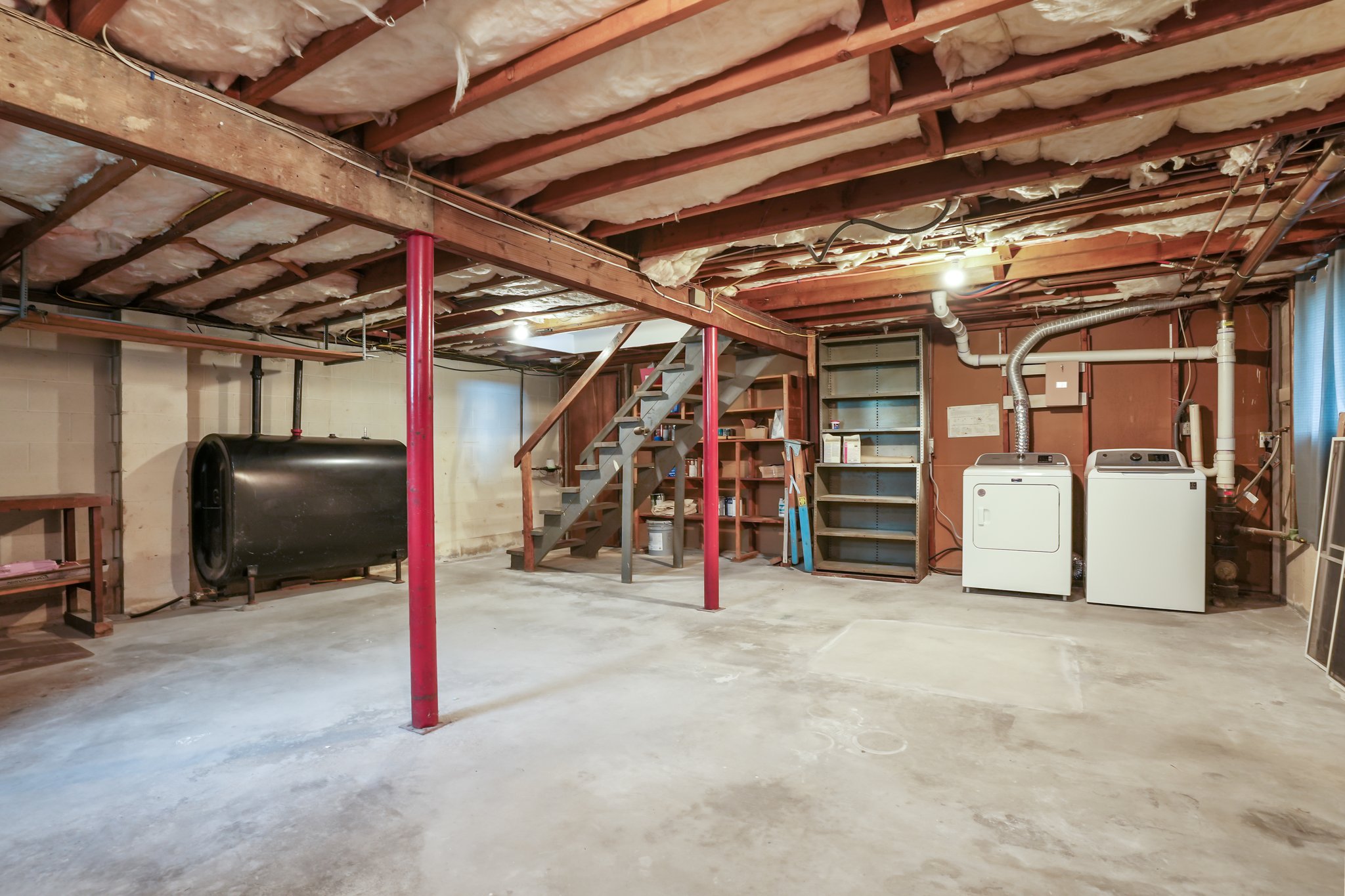 Spacious basement with Laundry