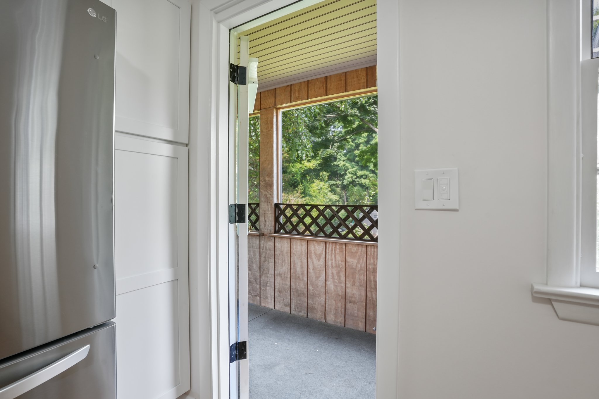 Side entrance and access to large screen porch